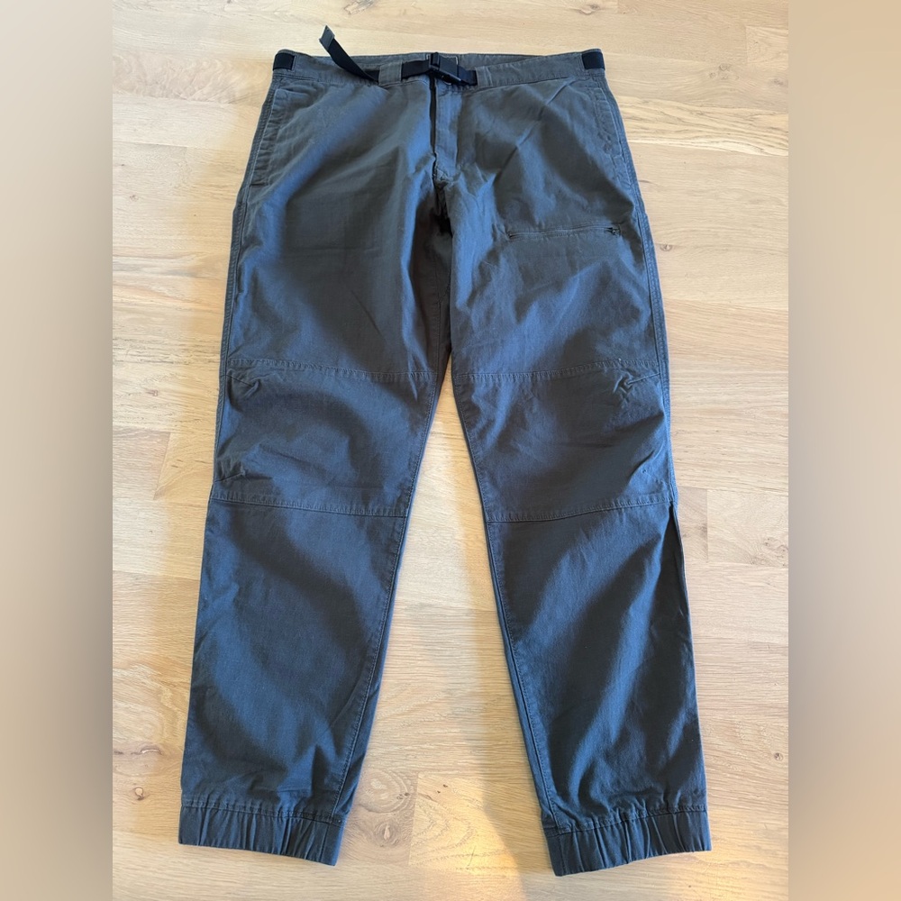 The North Face men’s belted hiking jogger pant gray size 36
